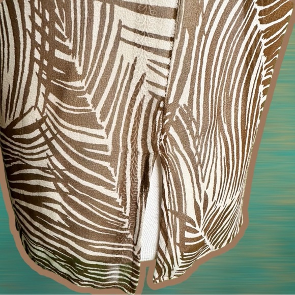 BCBGMaxAzria Brown Palm Leaf Pattern 100% Silk Tie-Front Pullover Blouse Size 8 - Picture 6 of 11